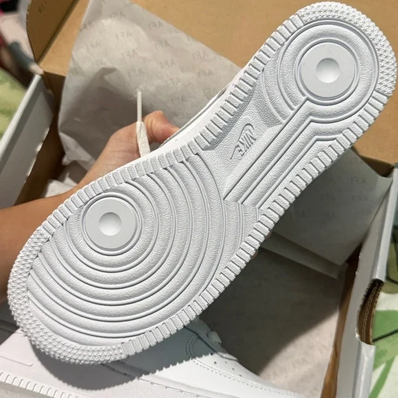 •NEW• Nike Air Force 1 LE (GS) - Picture 2 of 3